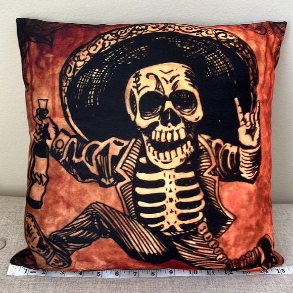 Bandito Skull Accent Pillow - Picture 5 of 6